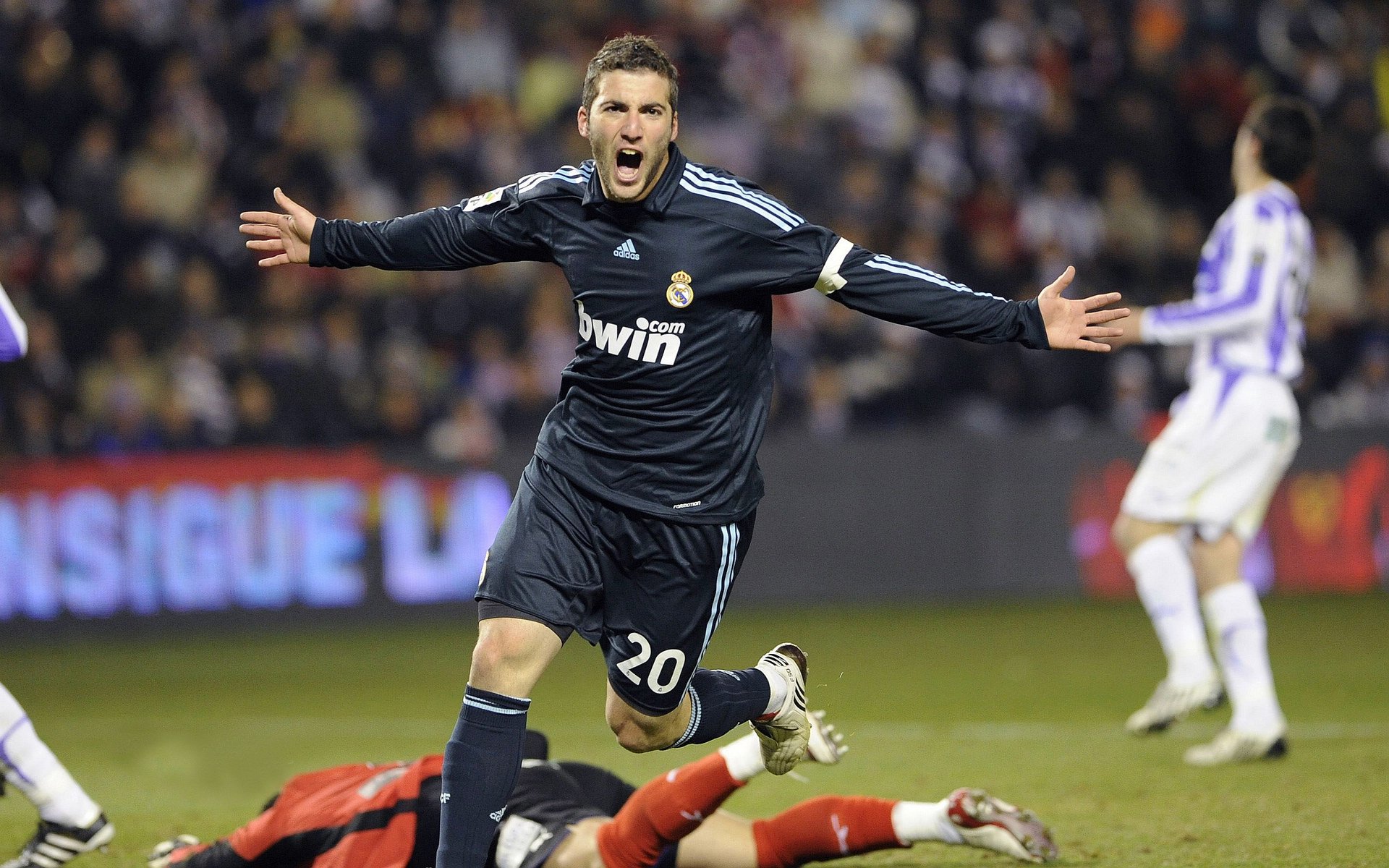 史上“最默契”极致配合：团队协作到让人惊叹的战术奇迹，团队配合默契度高